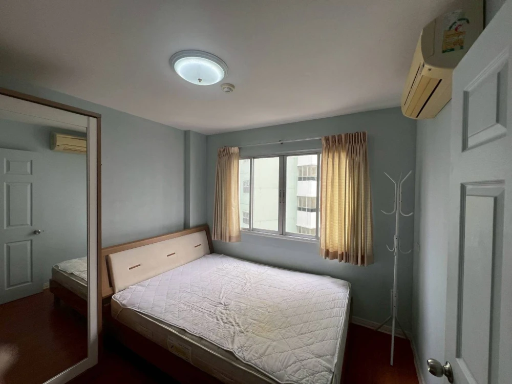 For sale: Lumpini Condo Town Ram Intra - Lak Si, Building B, 6th floor, room in soothing colors, fully furnished, interested, reserve now.