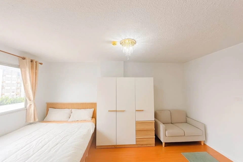 For sale: Lumpini Condo Town Romklao-Suvarnabhumi. Live there and be successful. Live there and be lucky. Live there and feel refreshed. Interested? R