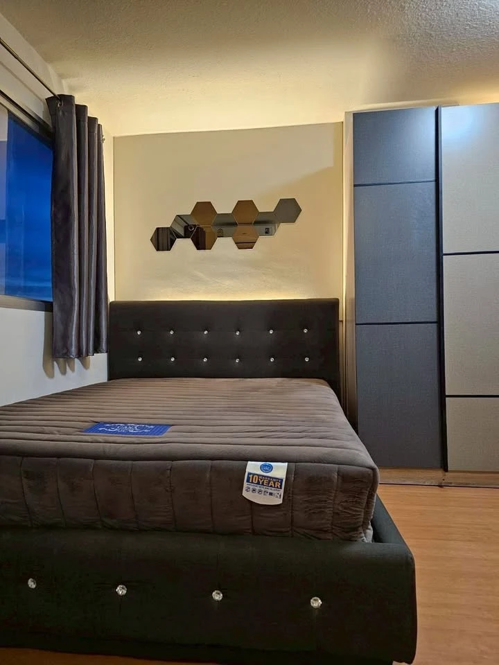 For sale: Lumpini Condo Town Romklao-Suvarnabhumi. Conveniently located near the elevator, easy access, good ventilation, and shaded from the sun – no
