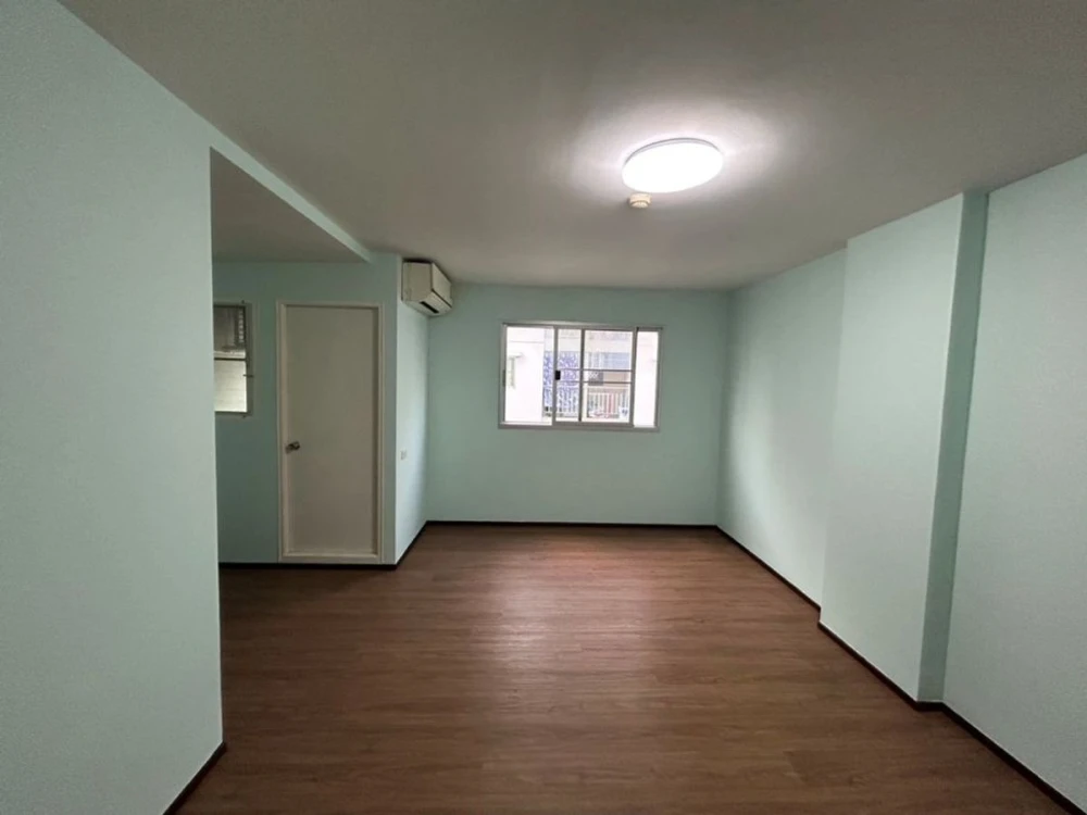 For sale: Lumpini Township Rangsit Khlong 1, 6th floor, empty room, airy, spacious, good price, reserve now, don't miss out.