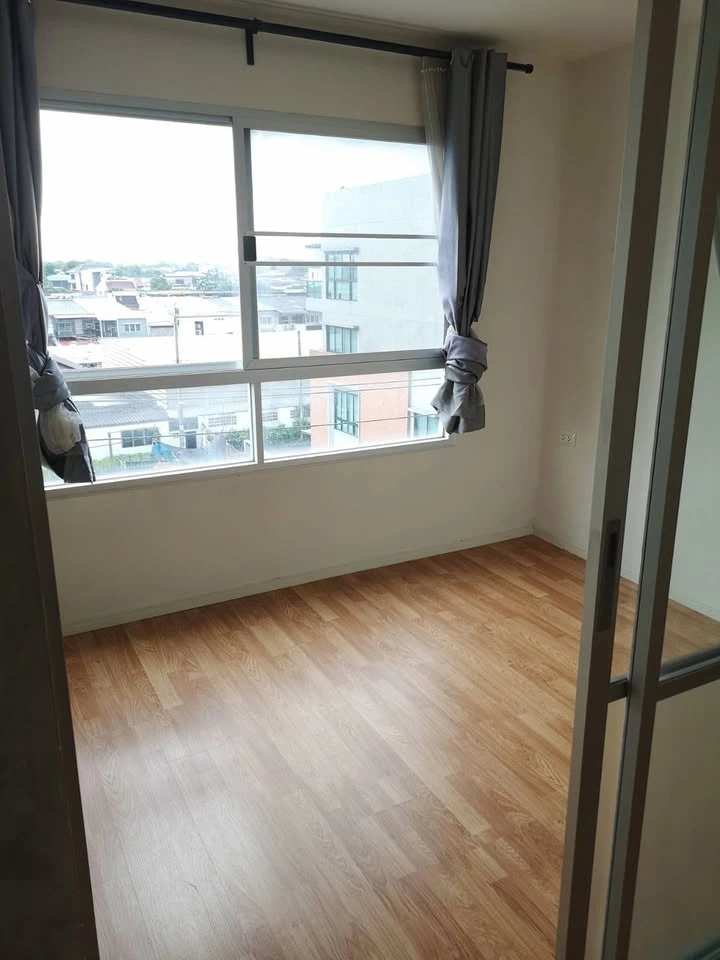 For sale: Lumpini Nawamin Sri Burapha, Building C2, 4th floor, open view, no buildings blocking, near the market, lots of food, hurry and reserve now.
