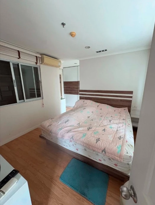 For sale: Lumpini Park Pinklao, 2 bedrooms, 2 bathrooms. Excellent condition, located on the top floor. Don't miss this opportunity!