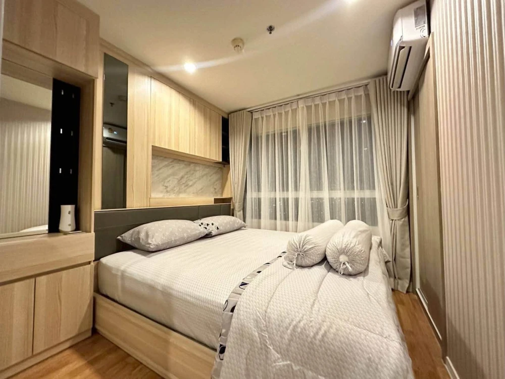 For sale: Lumpini Park Phetkasem 98. Beautiful, unobstructed view of the swimming pool and sky, no buildings blocking the view. Comes with built-in fu
