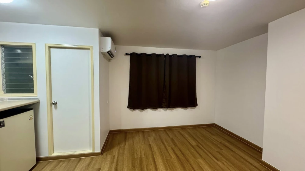 For sale: Lumpini Mix Theparak, empty room, corner unit, no adjoining units. Reserve now, don't miss out!