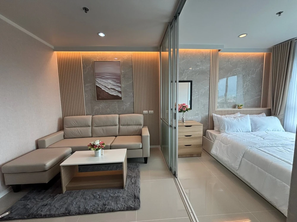 For sale: Lumpini Ville Naklua-Wongamat, Building C, 7th floor. Fully furnished with built-in cabinetry and high-quality furniture. Don't miss out!