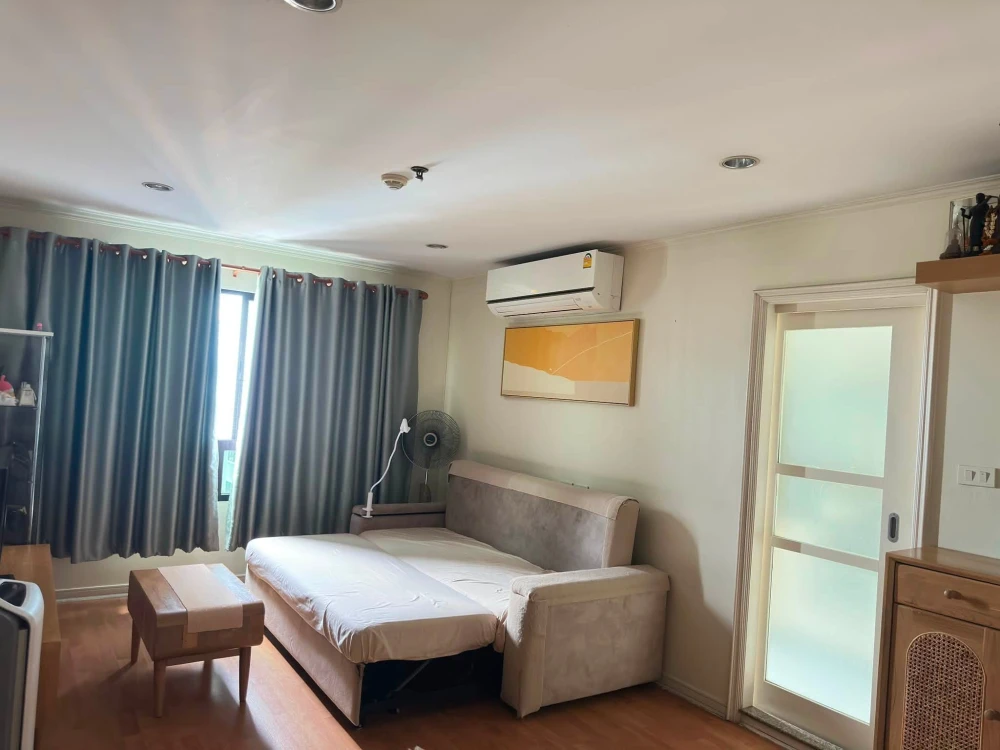 For sale: Lumpini Ville Sukhumvit 77. City view, bright and airy, excellent corner unit, quiet and peaceful, perfect for relaxation. Book now!