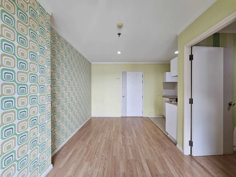 For sale: Lumpini Ville Sukhumvit 77, unfurnished unit. Clean, bright, and airy, with beautiful wallpaper throughout. Book now!