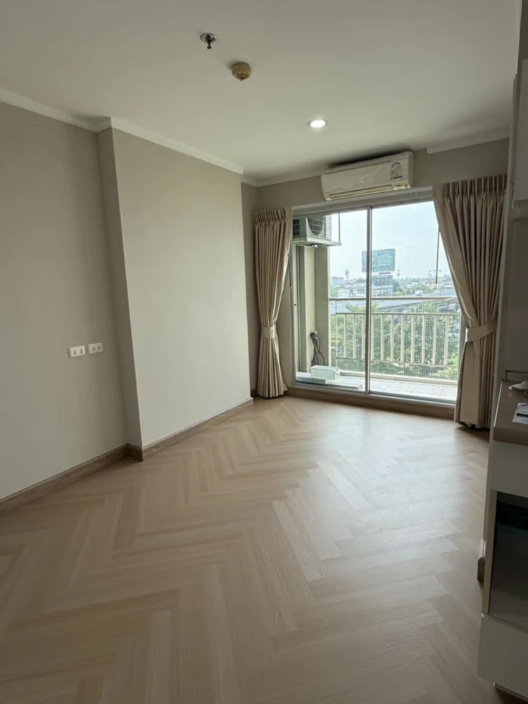 For sale: Lumpini Ville Chaengwattana-Pakkret. Unfurnished unit, nice and livable. Low floor. Book now!