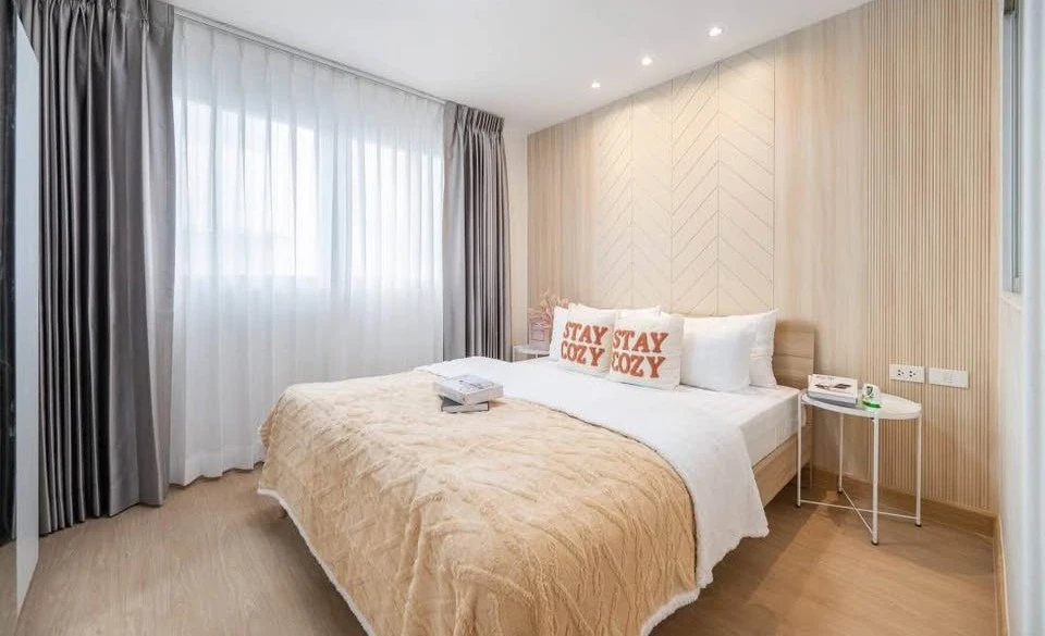 For sale: Lumpini Center Nawamin. The room comes with furniture and electrical appliances. Decorated in a minimalist style, looks very nice. Must book
