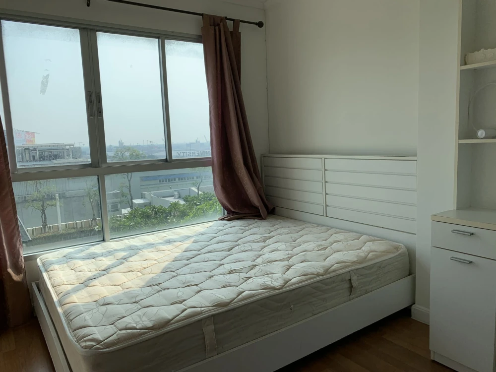 For sale: Lumpini Place Rama 4-Kluaynamthai, 8th floor, corner unit with pool view, fully furnished. Book now!