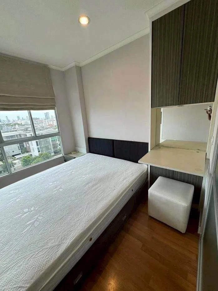For sale: Lumpini Place Ratchayothin, 8th floor, Building C. Unobstructed view, good ventilation, well-designed room layout. First come, first served.