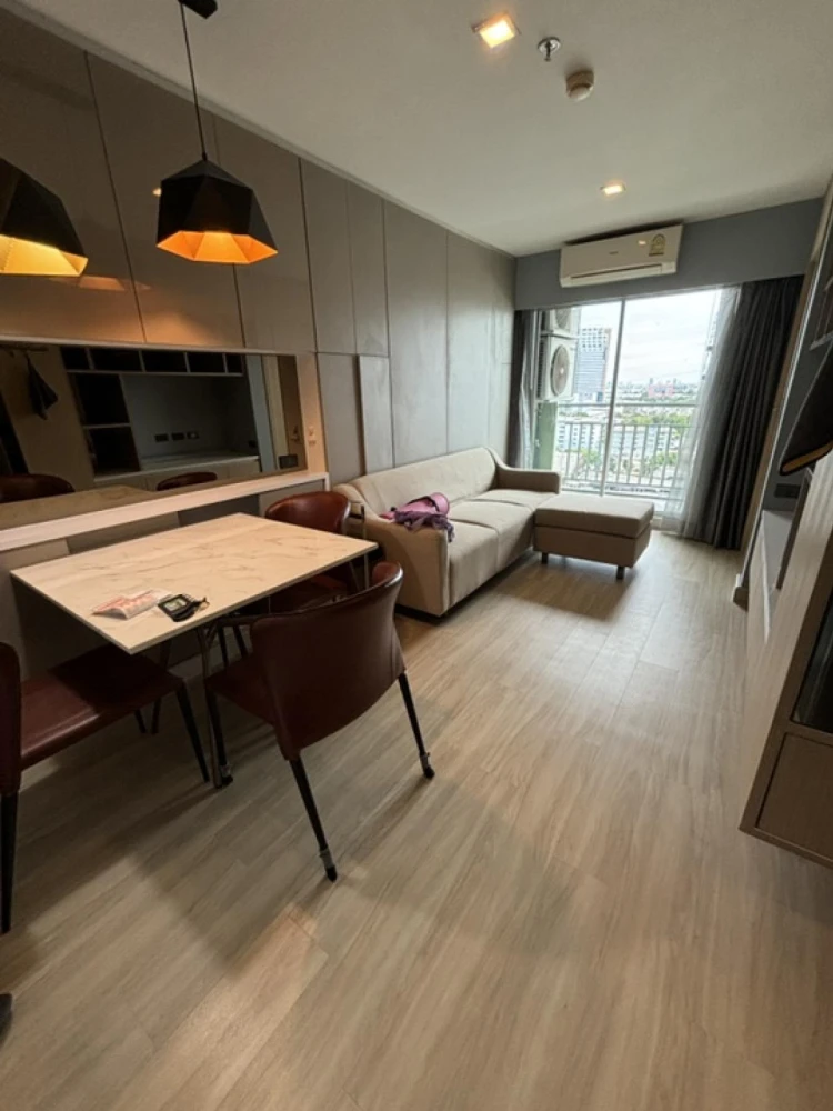 For sale: Lumpini Place Srinakarin - Hua Mak Station, fully furnished and equipped with appliances. Reserve now!