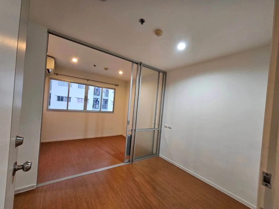 For sale or rent: Lumpini Mega City Bangna, empty corner room, not crowded, quiet, very private. Interested, book now.