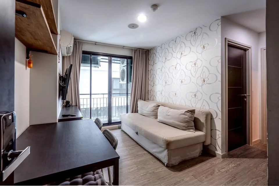 Villa Lasalle for sale, Building A, 3rd floor, 2 bedrooms, 1 bathroom, wallpapered throughout the room, just bring your belongings and move in.