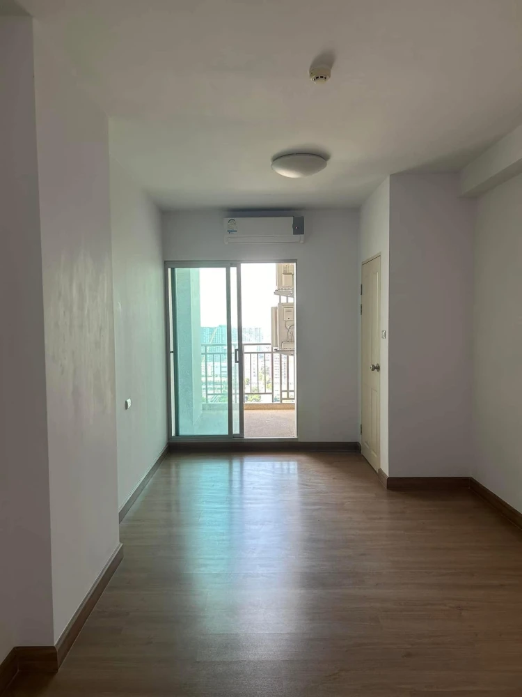 For sale: Supalai Park Ratchayothin, 26th floor, very high, great breeze, lots of room space, interested, reserve now!