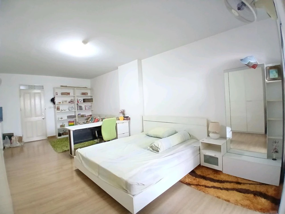 For sale: Supalai Park Srinakarin, 20th floor, city view, fully furnished, nice to live in, reserve now, urgent.
