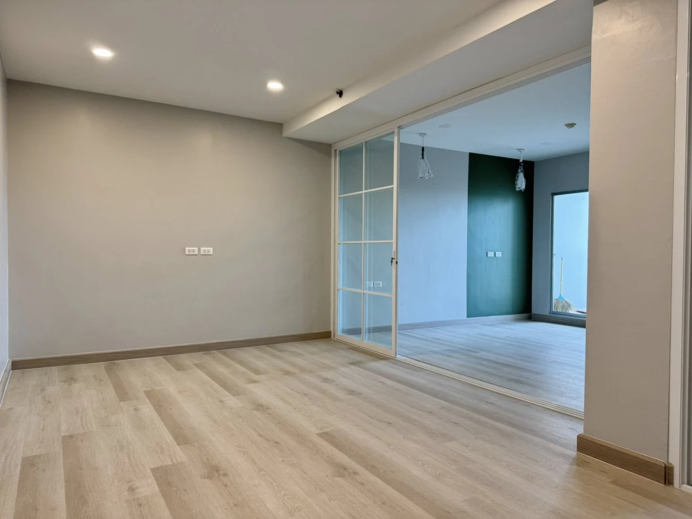For sale: Supalai Park Srinakarin, spacious room, lots of usable space, good location, great facilities, hurry and book now!