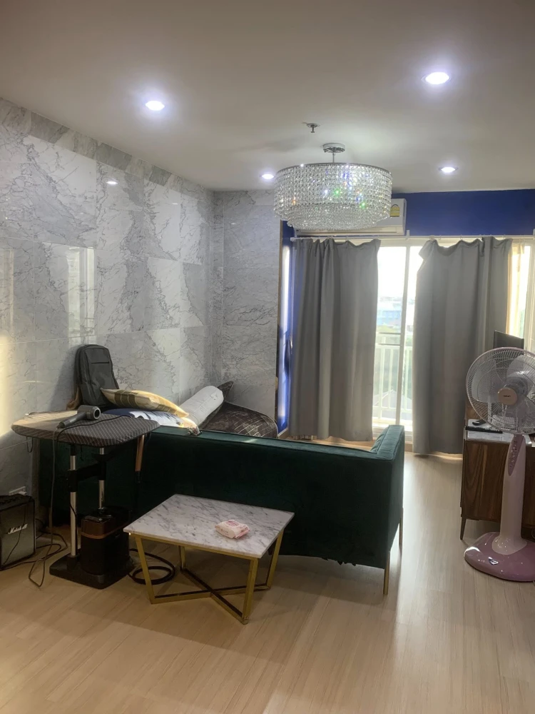 For sale: Supalai Park Talat Phlu Station, 5th floor, same floor as the swimming pool and fitness center. Spacious and very comfortable unit. Book now