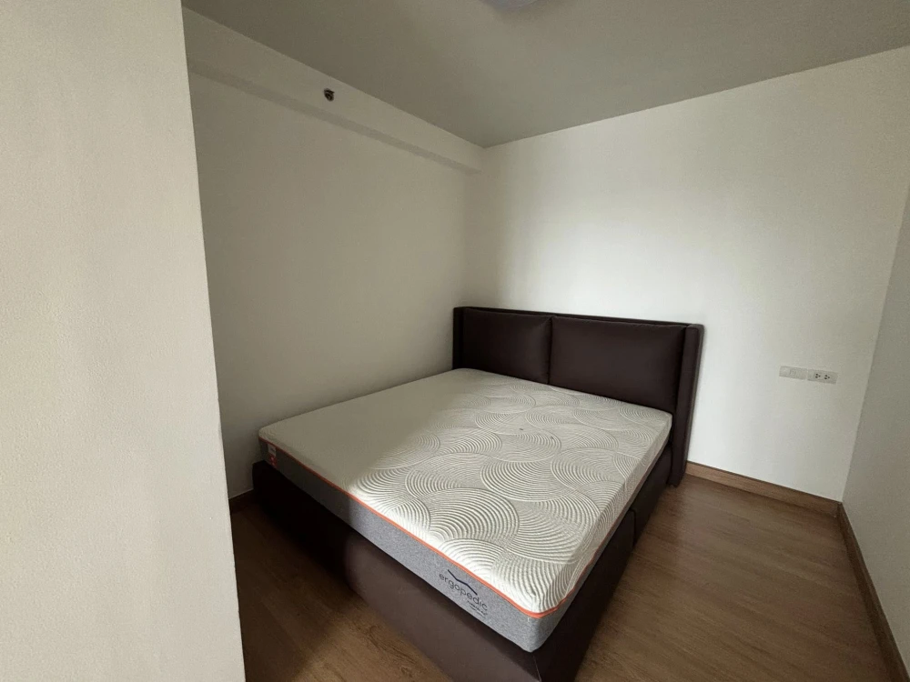 Selling Supalai Park Kaset, includes furniture and appliances. Great view, breezy, not hot. Ready to move in.