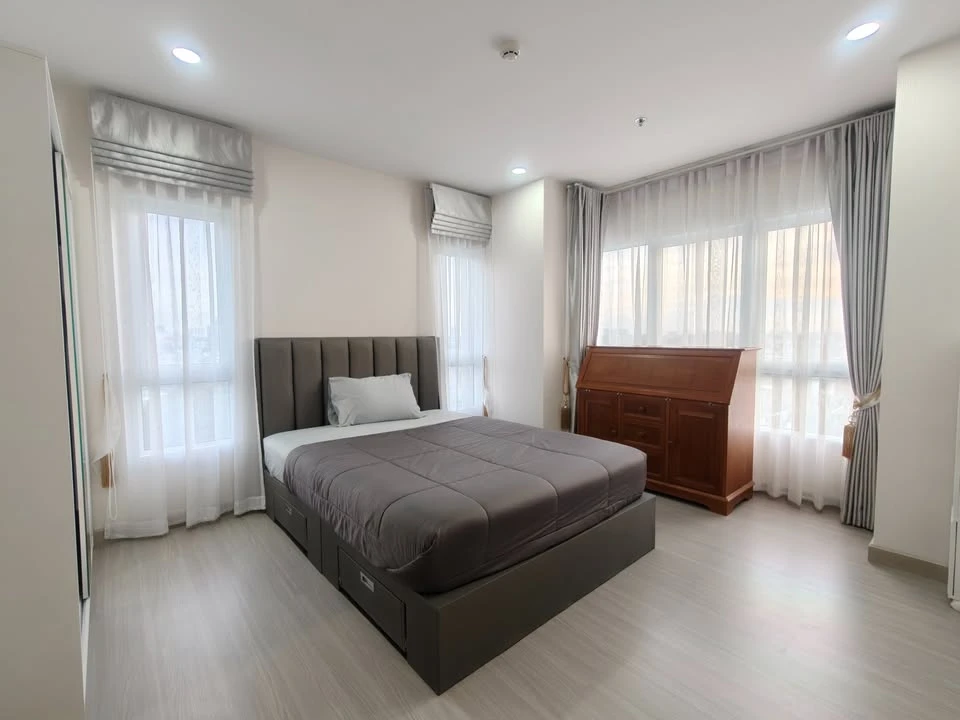 For sale: Supalai Park, Yaek Fai Chai, luxury condo, corner room, great view, private, beautiful room number, reserve now, don't delay.