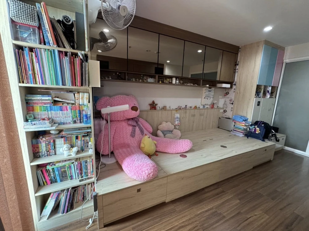 For sale: Supalai Premier Ratchathewi, 33rd floor. Great view, perfect for watching fireworks during any festival. Central location, convenient access