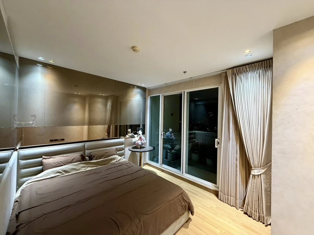 For sale: Supalai Wellington, a luxury condominium. North-facing balcony with good ventilation and beautiful views. Spacious and airy atmosphere. Beau