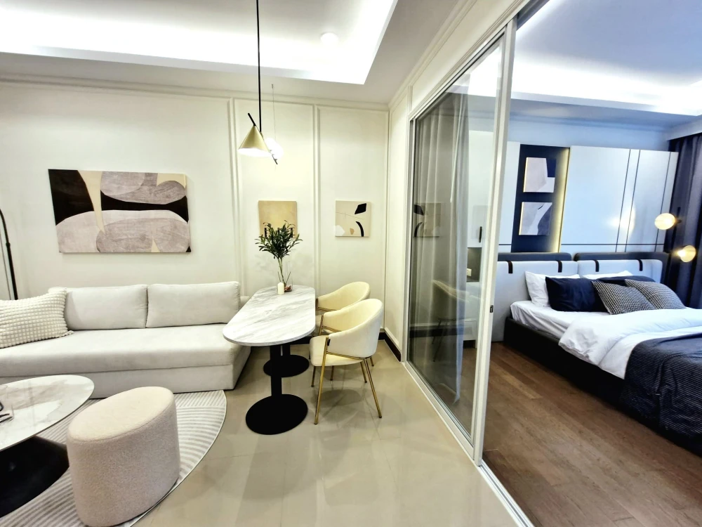 For sale: Supalai Elite at Phayathai, Modern style condo, beautifully decorated, lots of space in the room, ready to move in.