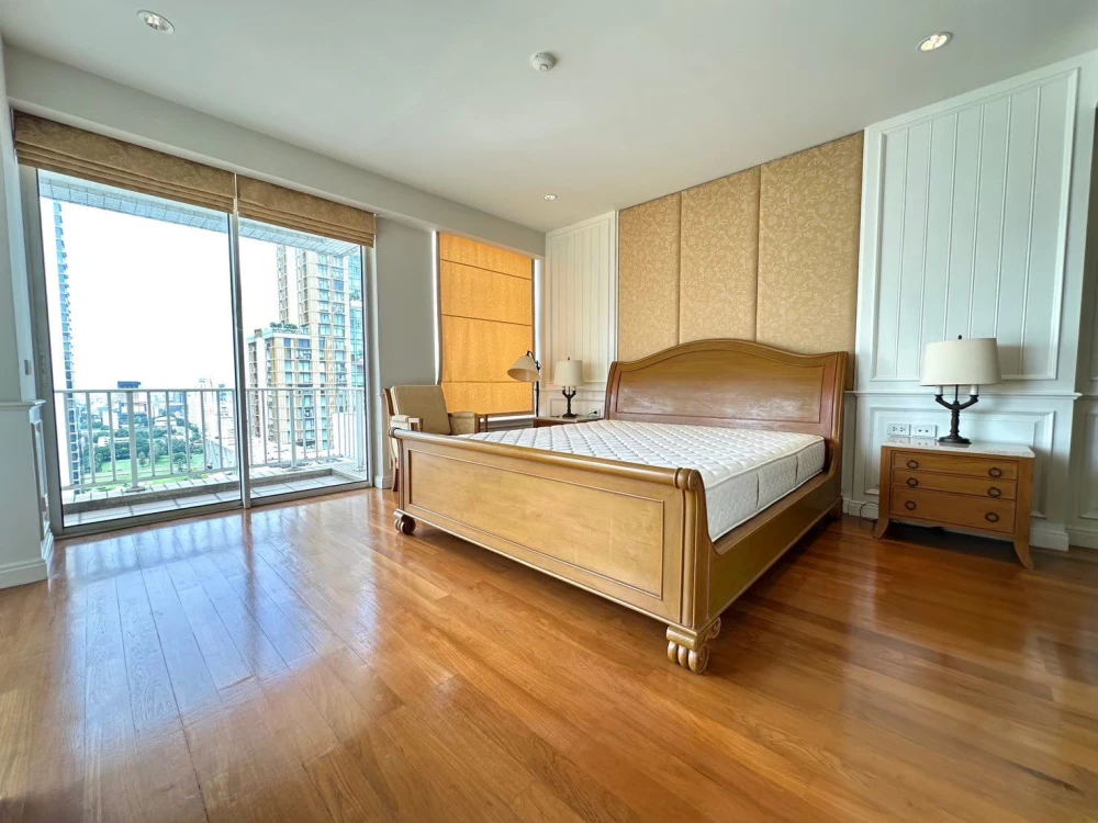 For sale: Lang Suan Ville, 2 bedrooms, 2 bathrooms, located on the 31st floor, with balcony, fully furnished. You will regret it if you miss it.