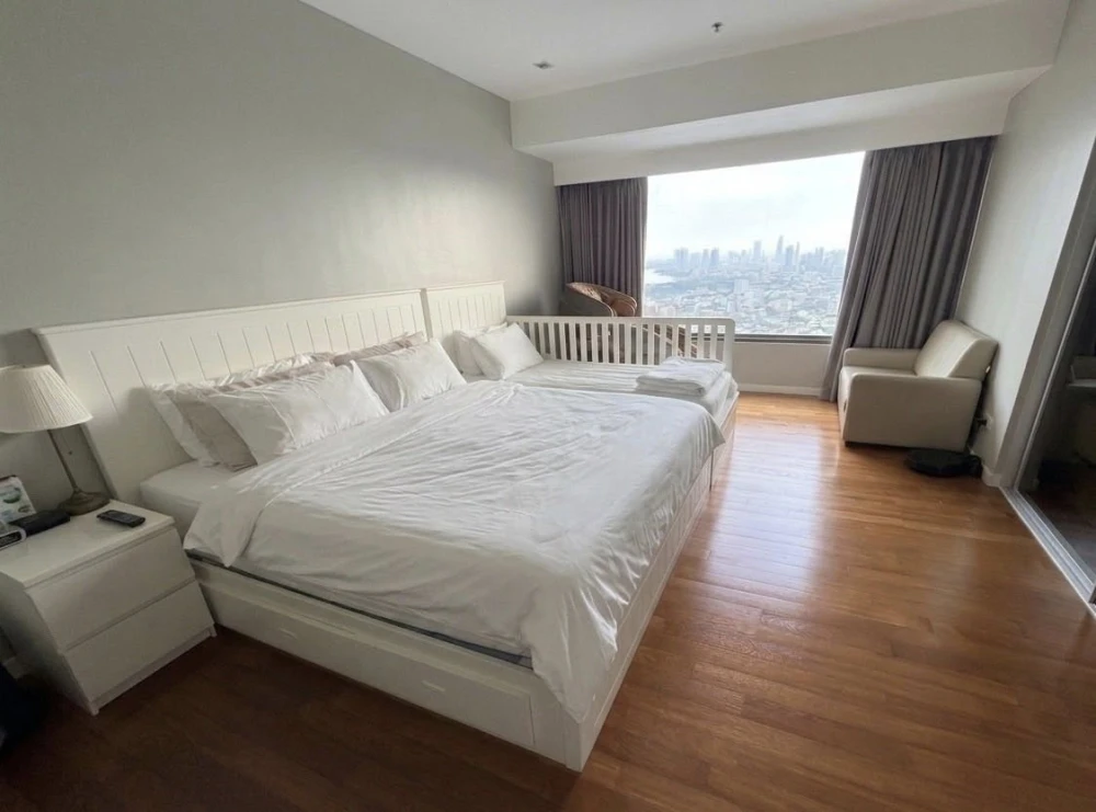 For sale: Amanta Lumpini, 3 bedrooms, 3 bathrooms, high floor, beautifully decorated, corner unit with unobstructed views and stunning views of the Ba