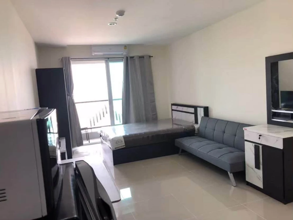 For sale: Assakarn Place Srinakarin. Located on a very high floor with a stunning city view. Comes fully furnished—book now before it’s gone!