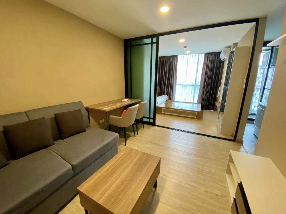 For sale or rent: Condo at THE CUBE SOUTH Chaengwattana 15/1. Nice unit, fully furnished with appliances. Just bring your suitcase and move in!
