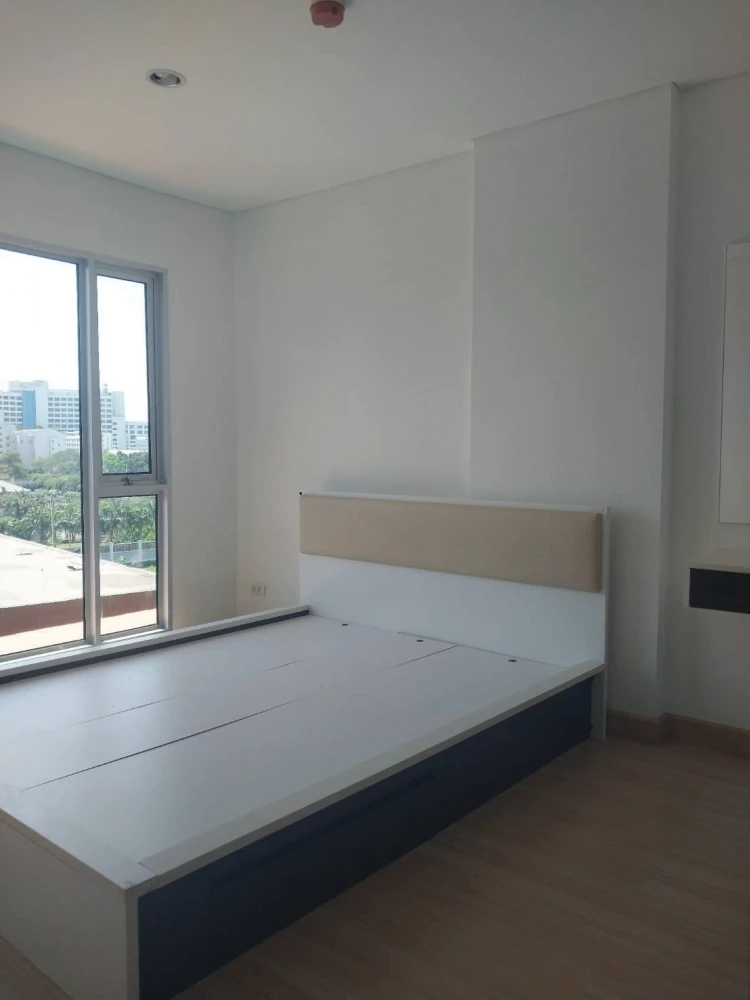 For sale: Serrano Condominium, Rama 2, 8th floor, great view, no buildings blocking the view, very clean and comfortable room. You must book this.