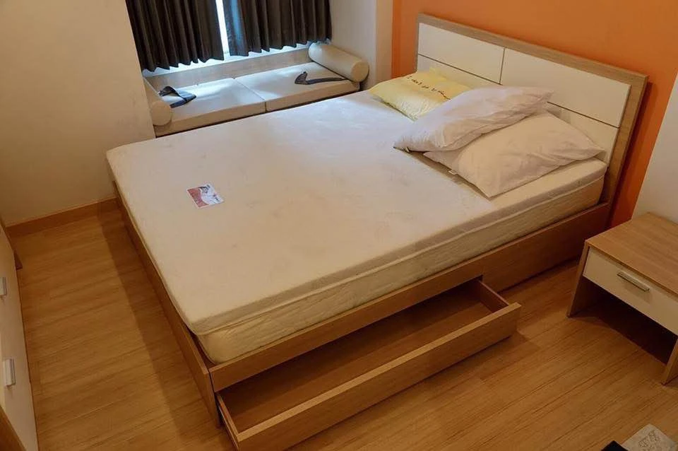 Selling a 42 sq m unit at Centric Scene Ratchavipha, 7th floor, fully furnished with built-in furniture as shown in the pictures. The unit is in excel