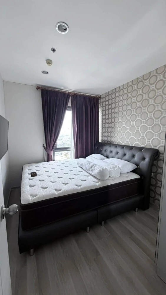 For sale: Centric Ratchada-Huai Khwang. Special price! Corner unit, 2 bedrooms, 27th floor, unobstructed view, fully furnished, ready to move in.