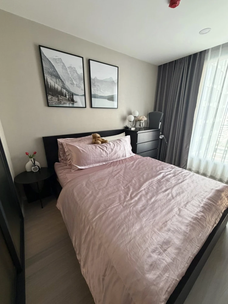 For sale: Denim Chatuchak, 1-bedroom unit with beautiful pool view. Fully furnished with built-in furniture. Quiet and private.