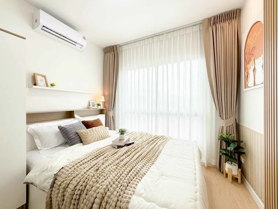 For sale: The Kit Sukhumvit 113. Garden view, spacious balcony, separate kitchen area, fully furnished, very livable.