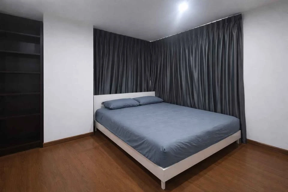 For sale: The Niche Ratchada-Huai Khwang. Large 40 sq m unit. Comfortable and spacious. Don't miss out!