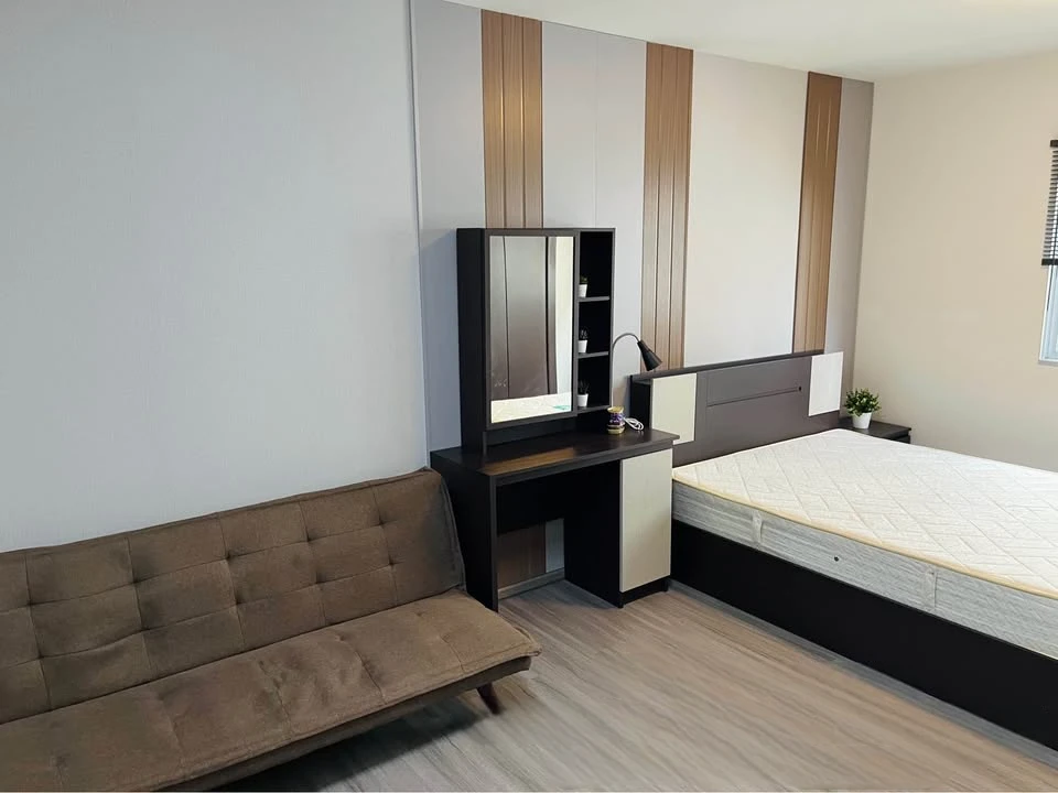 For sale: The Point Condo Rangsit Khlong 6, Building C, garden view, cool north, near the elevator, not far to walk. Ready, don't wait.