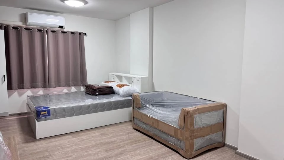 For sale: The Point Condo, Laem Chabang, ready to move in, fully furnished, book now!