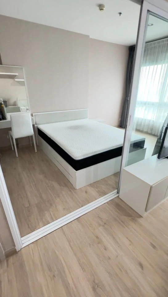 For sale or rent: The Parkland Phetkasem - Tha Phra. This room is large, close to the elevator, beautiful view both day and night. Very worth booking.