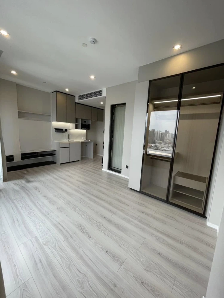 For sale: The Room Phayathai, 29th floor, very high, Rama 9 view, live in the heart of Phayathai, peaceful and more private than anyone else, hurry an