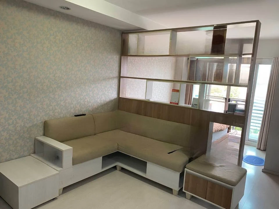 For sale: The Lock 3 Sukhumvit 101/1, Lime Building, studio room with awesome wallpaper, fully furnished with built-in furniture. Interested, book now
