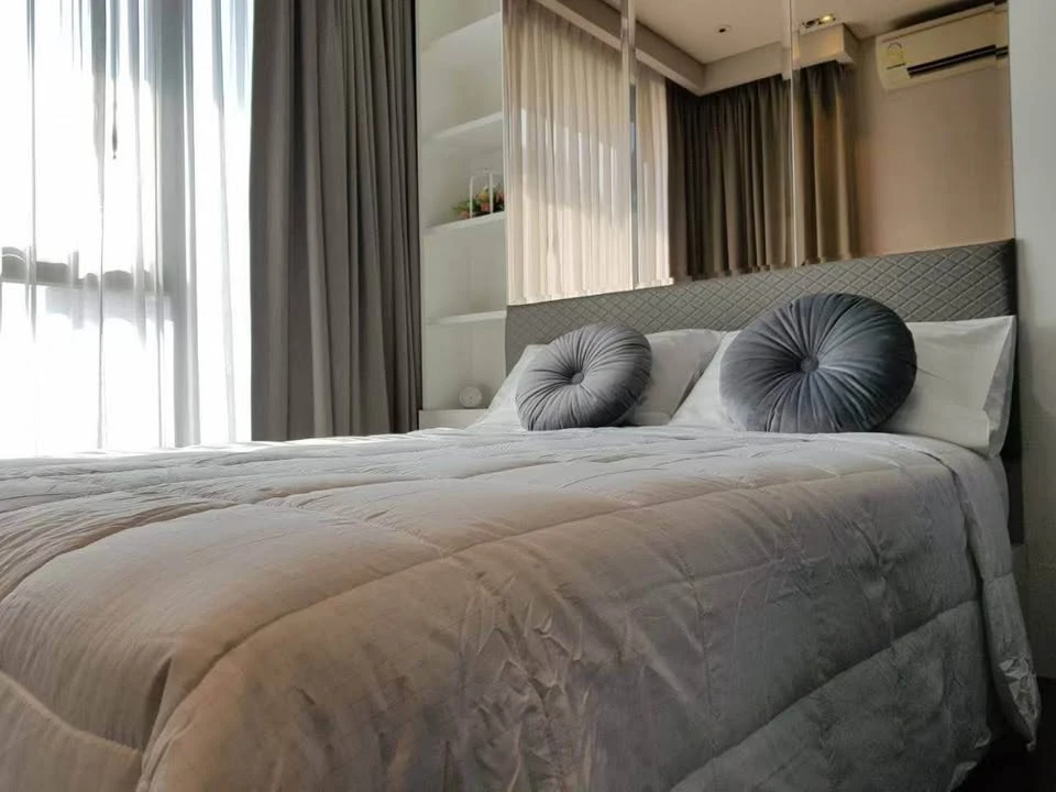 For sale: The Lumpini 24, 17th floor, built-in decoration with large glass windows, complete furniture and electrical appliances, ready to move in
