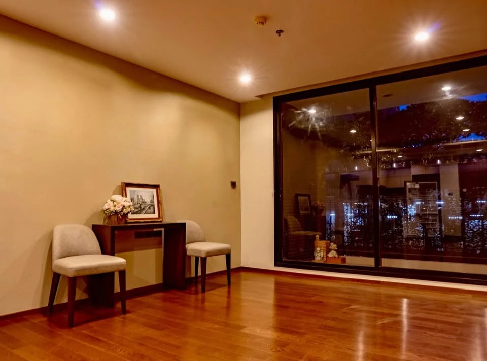 For sale: The Hudson Sathorn 7. Only 4 units on this floor, providing extra privacy. Clean and airy room. Interested? Reserve now!