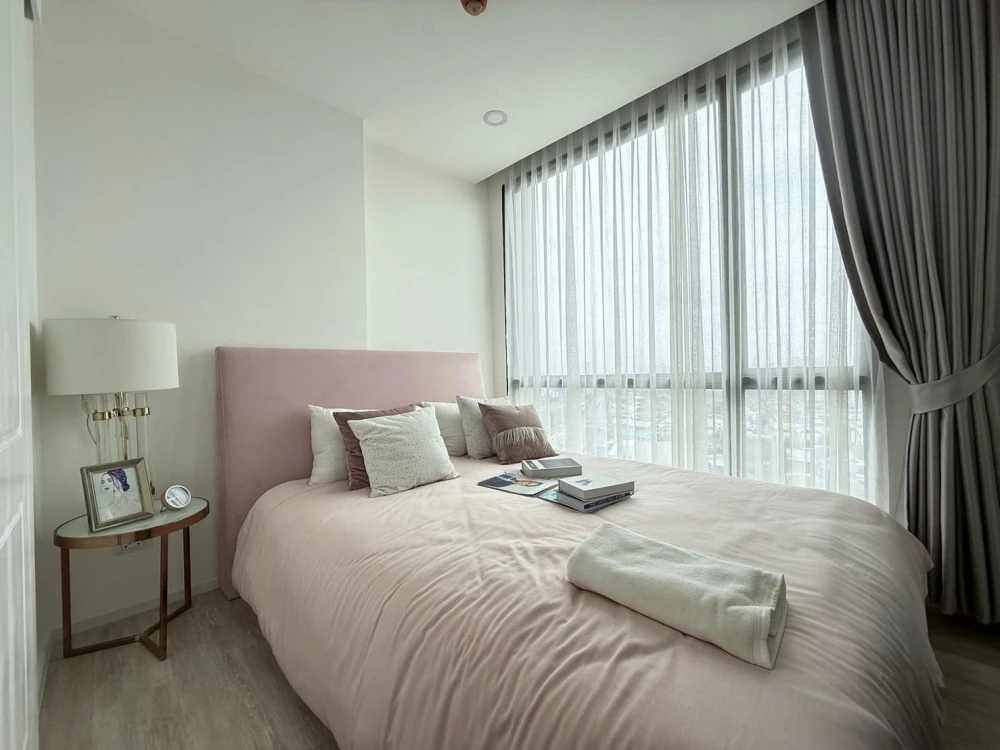 For sale: The Clef Riverine Chao Phraya, a luxury condominium with stunning views of the Chao Phraya River bend. Experience a superior lifestyle in a