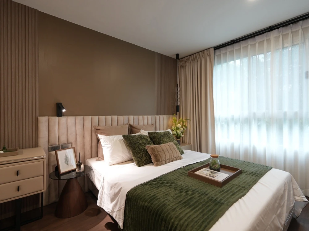 For sale: The Clover Thonglor. Includes free furniture worth over 500,000 baht. Stylish and well-decorated, a very comfortable place to live. Book now