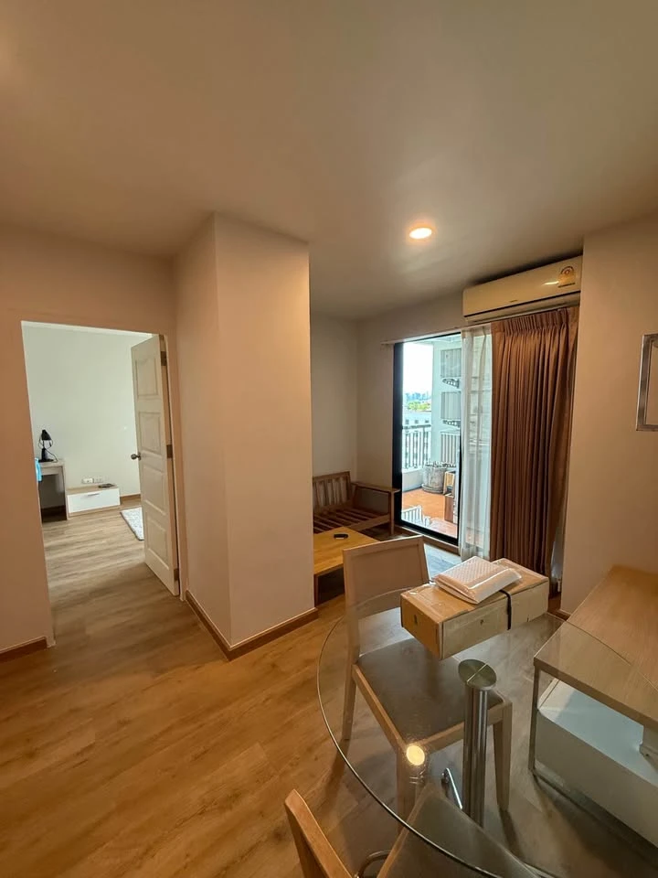 For sale: Eaksin Place Ngamwongwan, ready-to-move-in apartment. Spacious and comfortable. Book now!