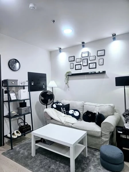 For sale: Elio Del Nest, a lovely room decorated in clean white tones, with complete facilities. If you don't book, you'll miss out++