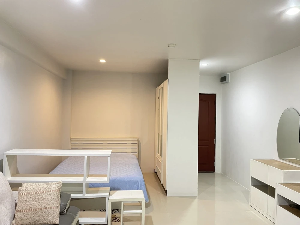 For sale: Grand Park Town, 8th floor, with balcony and stunning city view. Fully furnished. A must-buy!