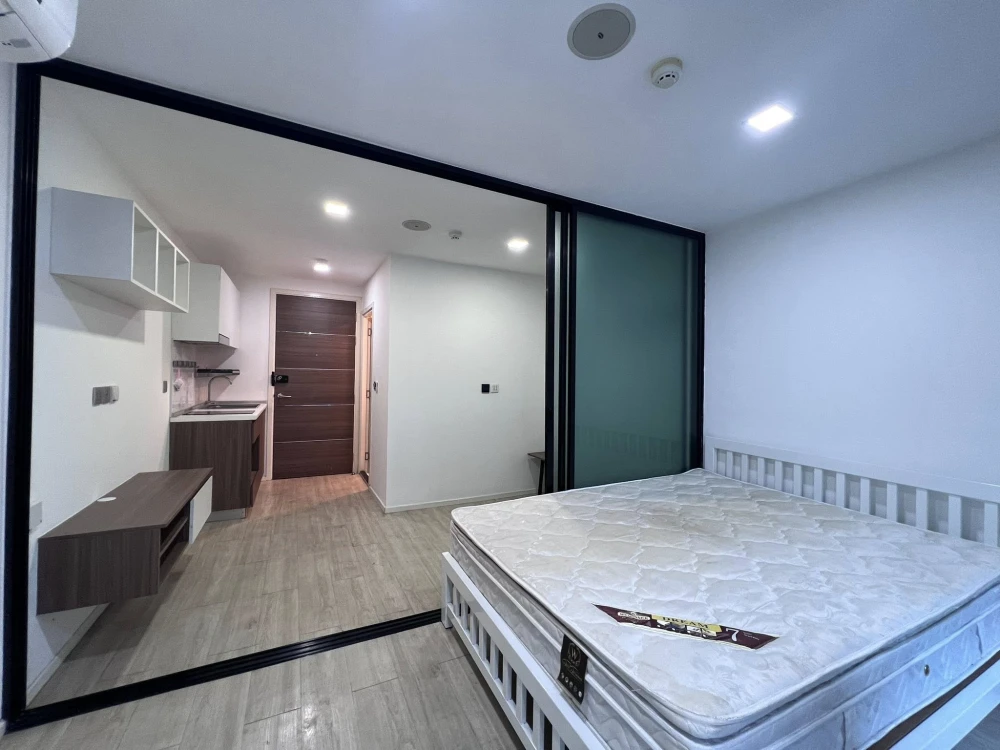 For sale: Atmoz Ladprao 71, Building C, 3rd floor. Convenient location, close to the BTS Skytrain, and plenty of food options nearby. Don't miss out!